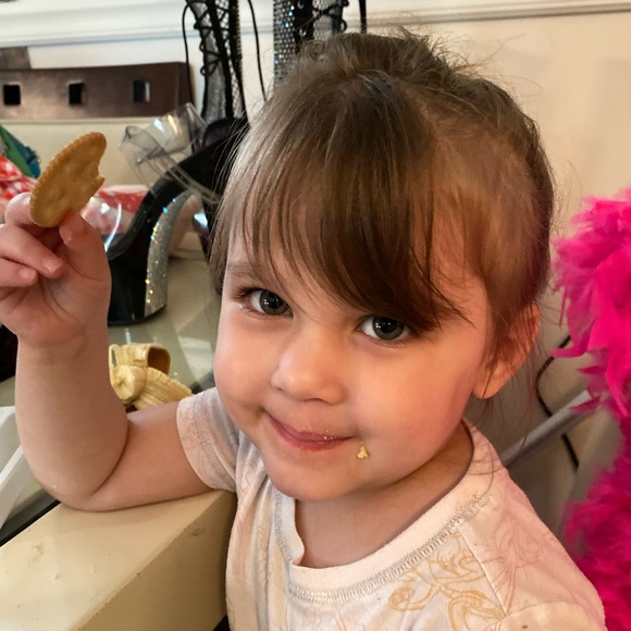 Meet your Posher, Robin. Thank you for stopping by and checking out my closet. - Picture 14 of 16